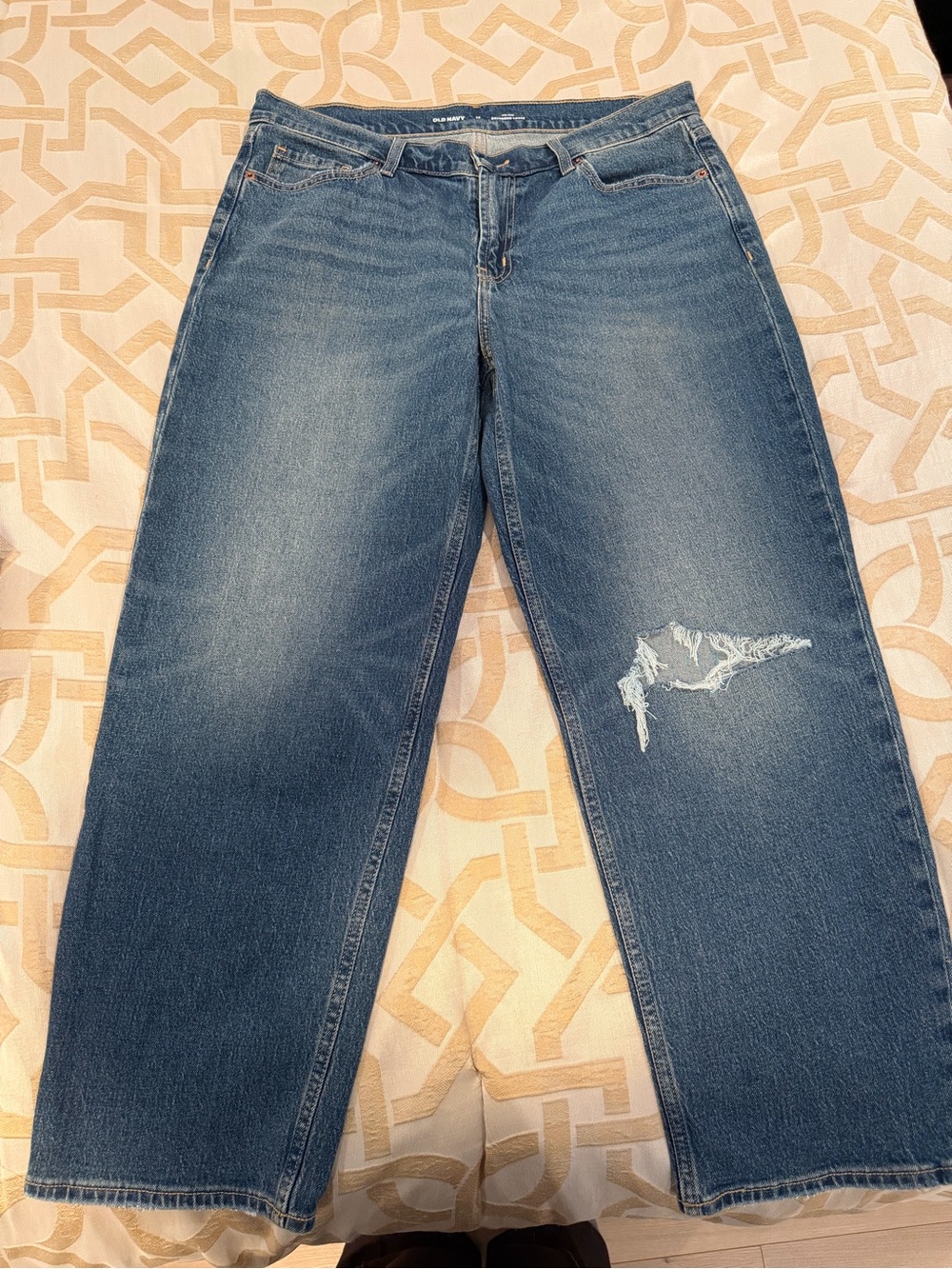 Old Navy Women's Boyfriend Jeans in Medium Blue with Distressed Knee